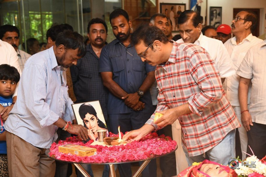 Celebrities-Pay-Homage-to-Vijaya-Nirmala-Garu